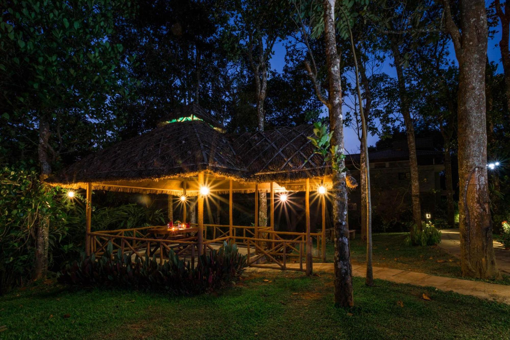 The Mountain Courtyard Thekkady Hotel Buitenkant foto