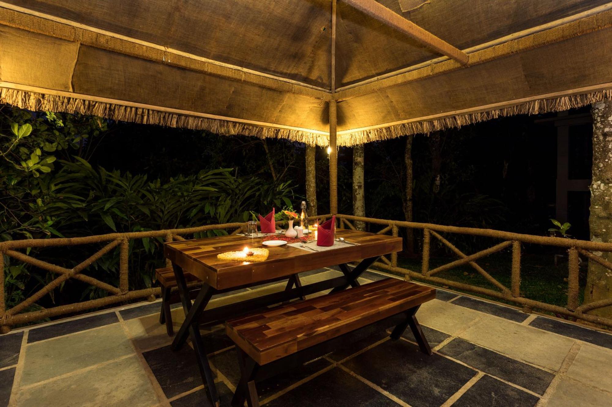 The Mountain Courtyard Thekkady Hotel Buitenkant foto