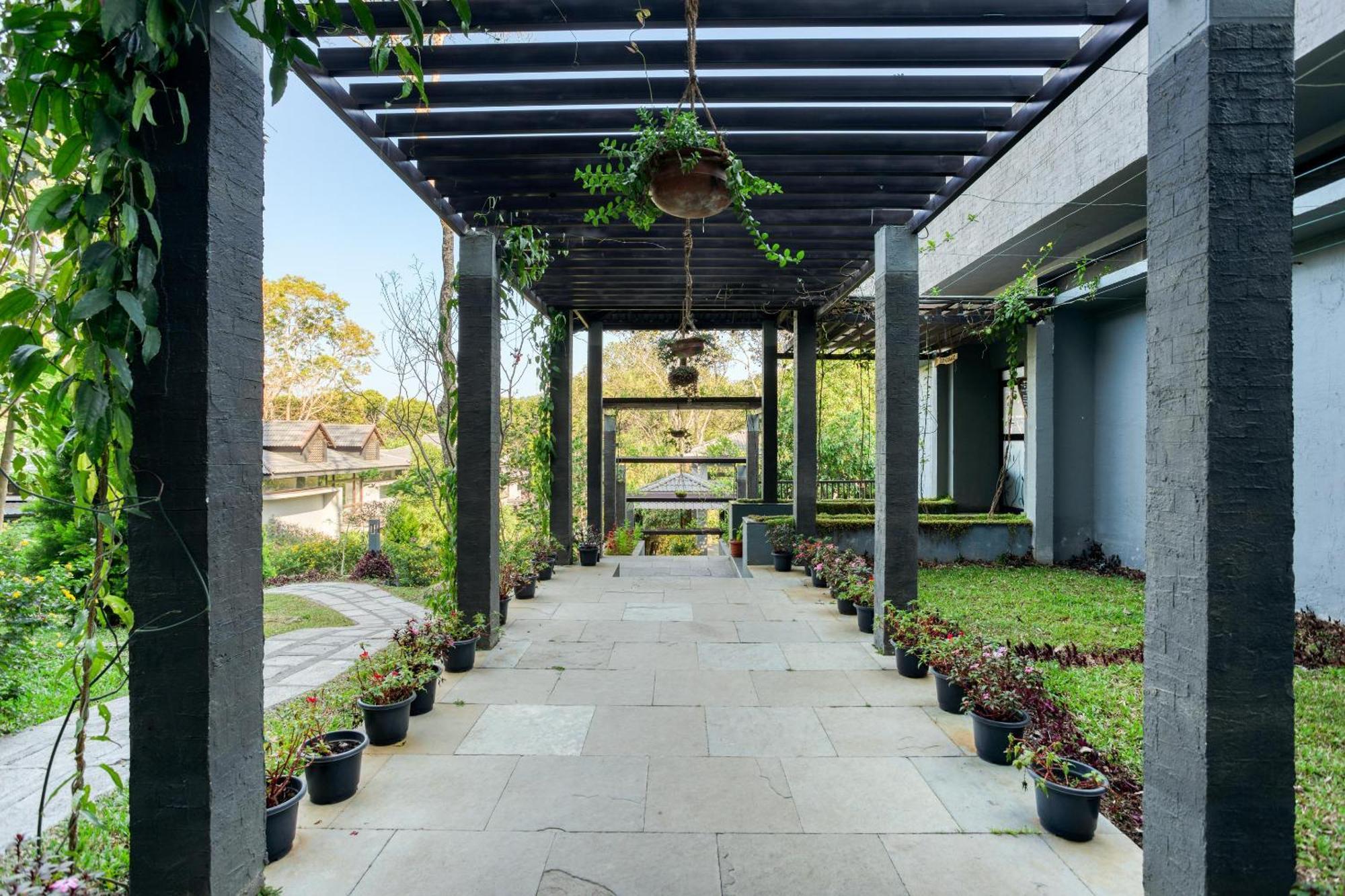 The Mountain Courtyard Thekkady Hotel Buitenkant foto