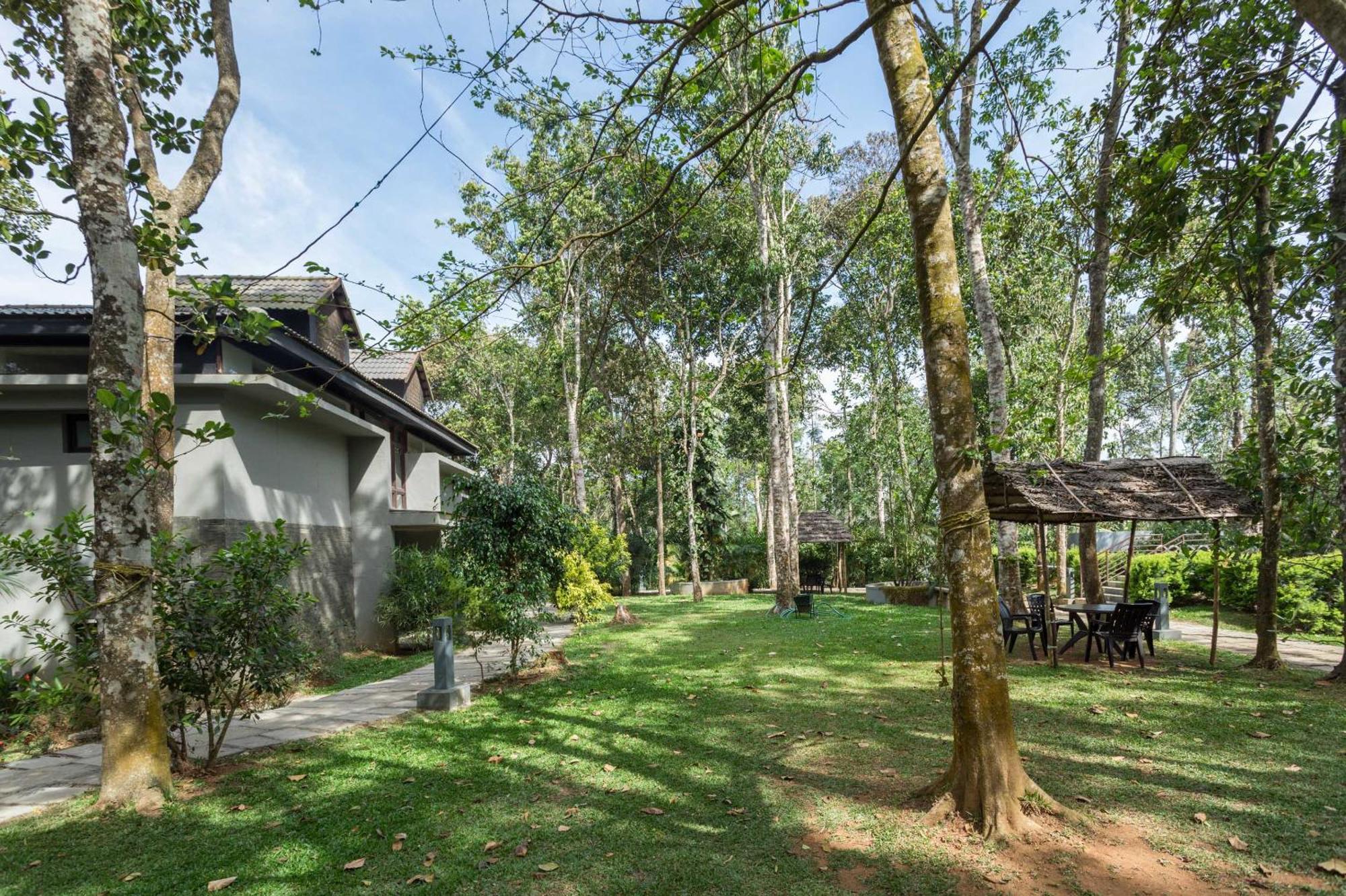 The Mountain Courtyard Thekkady Hotel Buitenkant foto