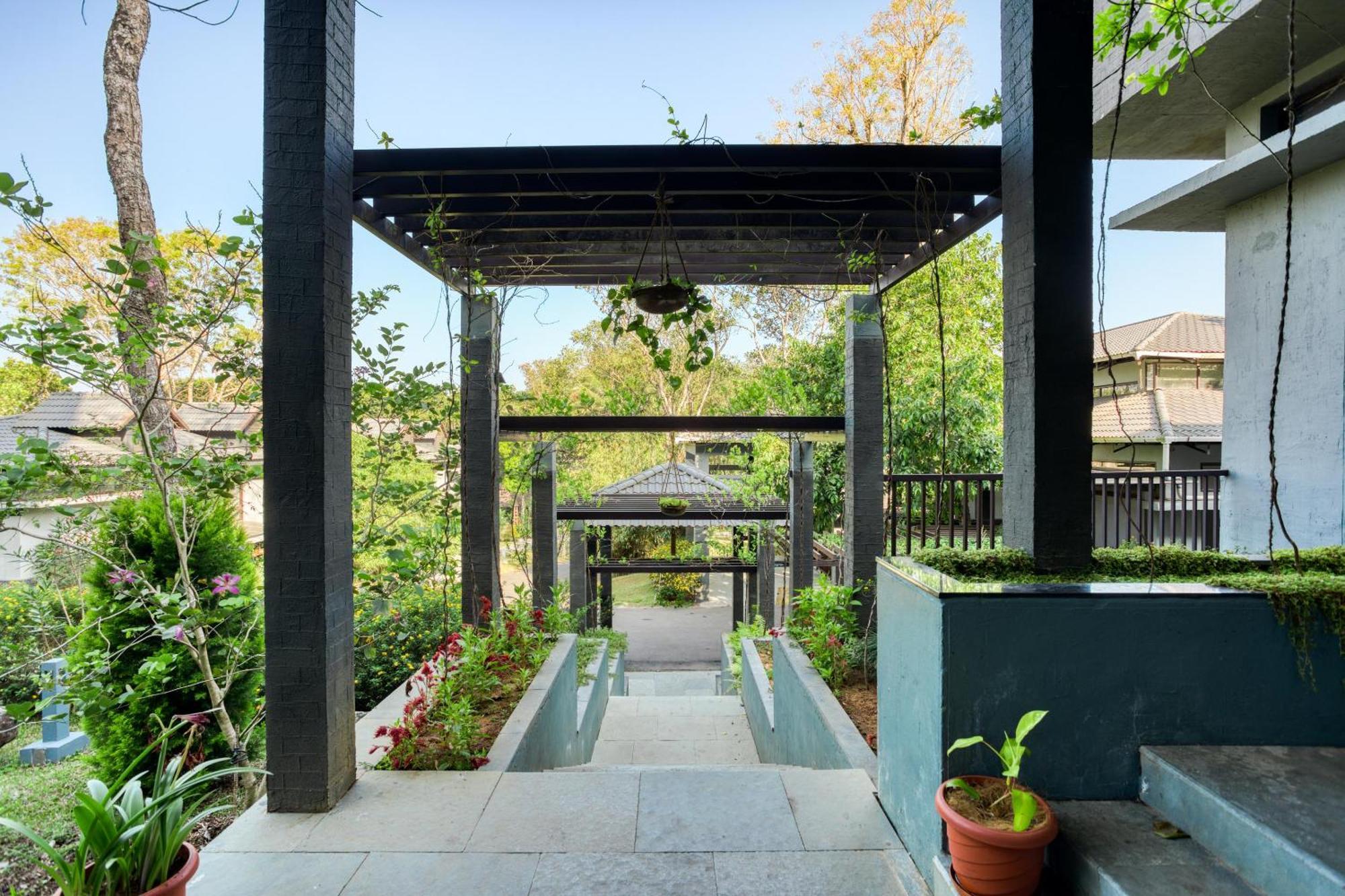 The Mountain Courtyard Thekkady Hotel Buitenkant foto